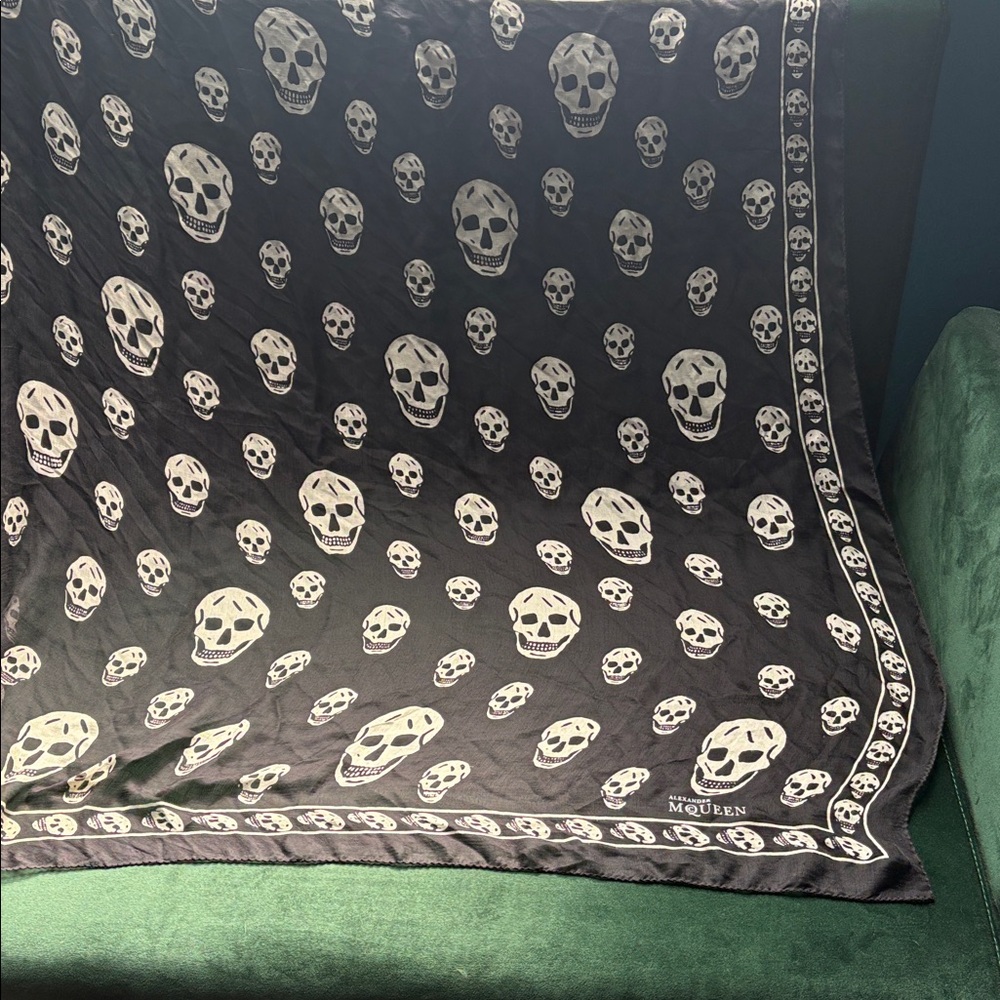 Alexander McQueen Silk Skull Scarf - Picture 8 of 11